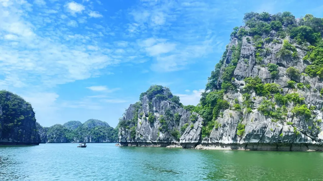 Lan Ha Bay – Hanoi – Fly to Da Nang – Hoi An