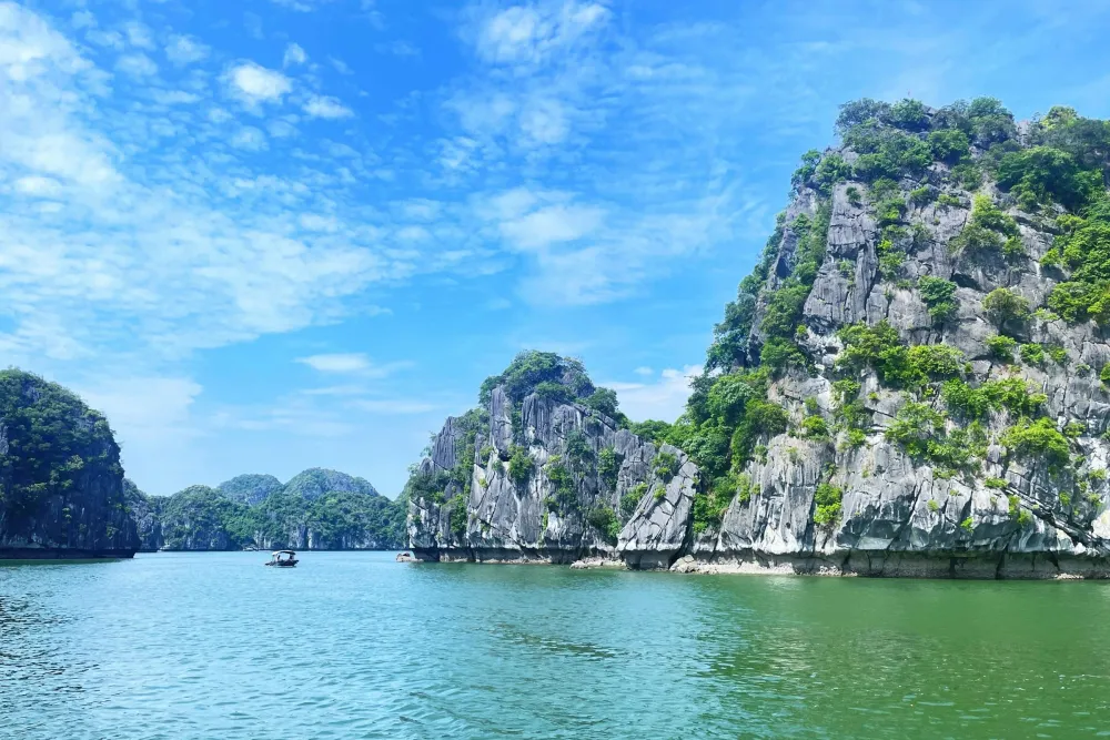 Lan Ha Bay – Hanoi