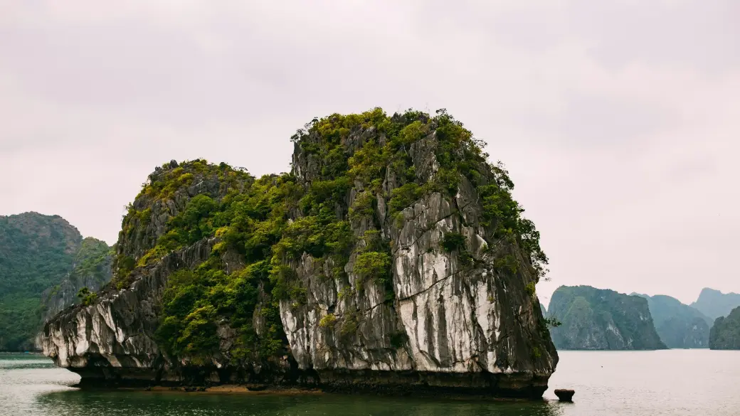 Lan Ha Bay – Hanoi – Fly to Hue