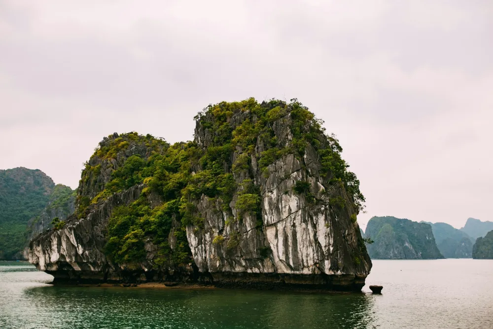 Lan Ha Bay – Hanoi – Fly to Hue