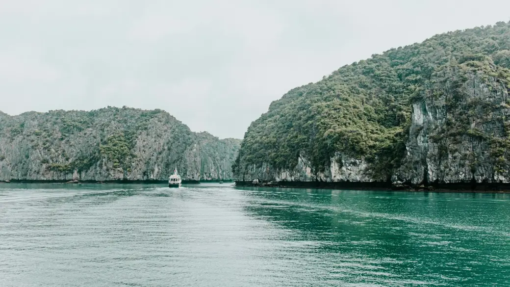 Lan Ha Bay – Hanoi – Fly to Da Nang – Hoi An