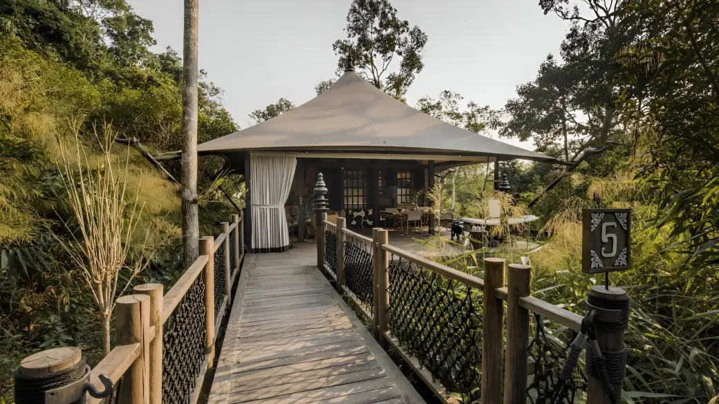 Siem Reap – Fly to Phnom Penh – Shinta Mani Wild