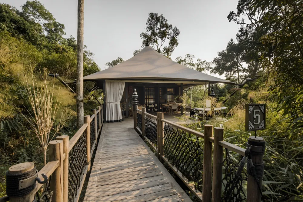 Siem Reap – Fly to Phnom Penh – Shinta Mani Wild