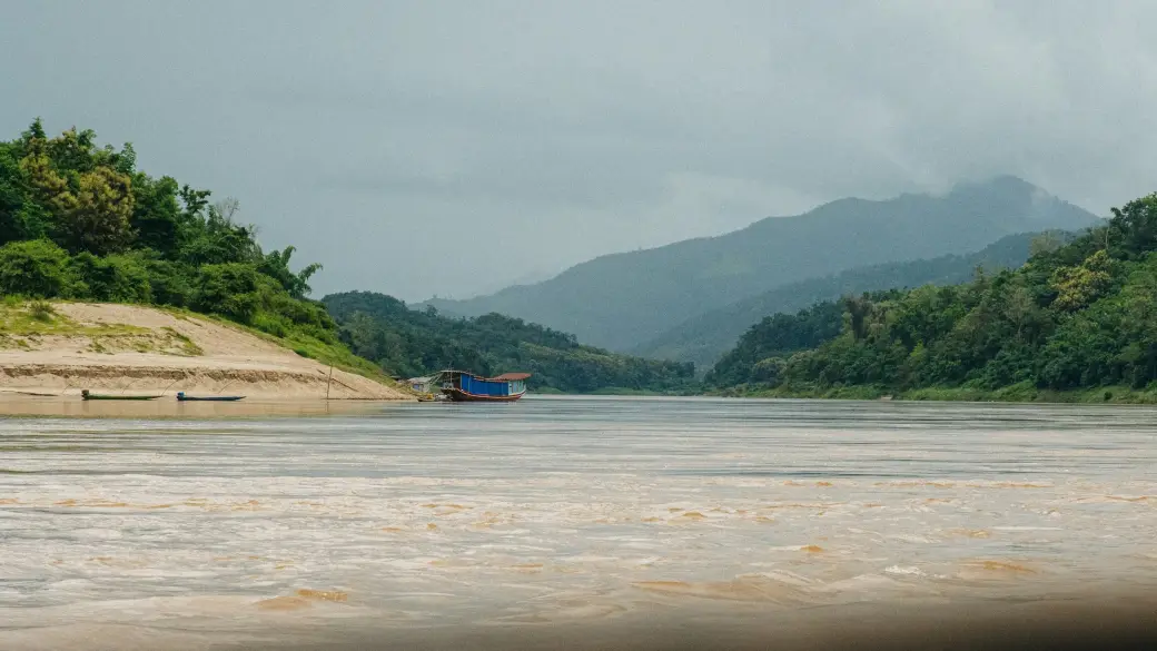 On the Mekong – Villages and riverbanks
