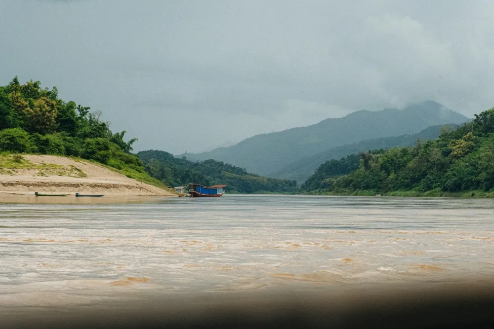 On the Mekong – Villages and riverbanks