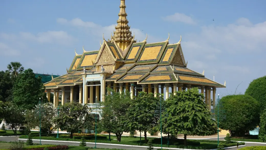 Phnom Penh – Royal Palace and the river at sunset