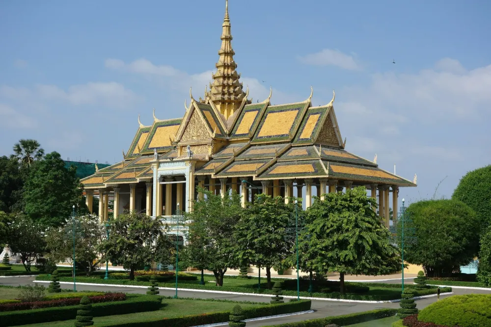 Phnom Penh – Royal Palace and the river at sunset