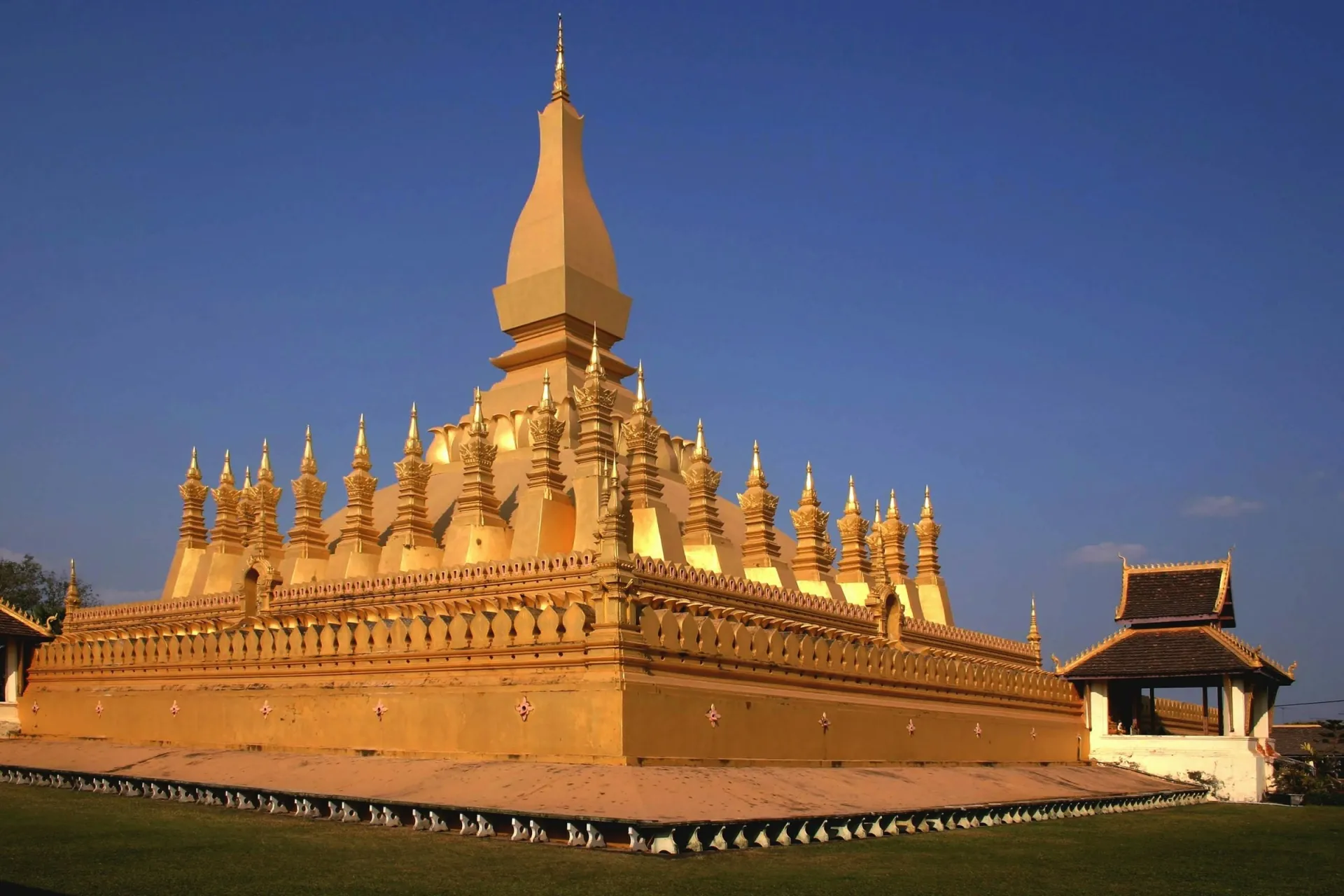 Laos Luxury: Vientiane, Luang Prabang & the Southern Mekong 12 days – photo 1